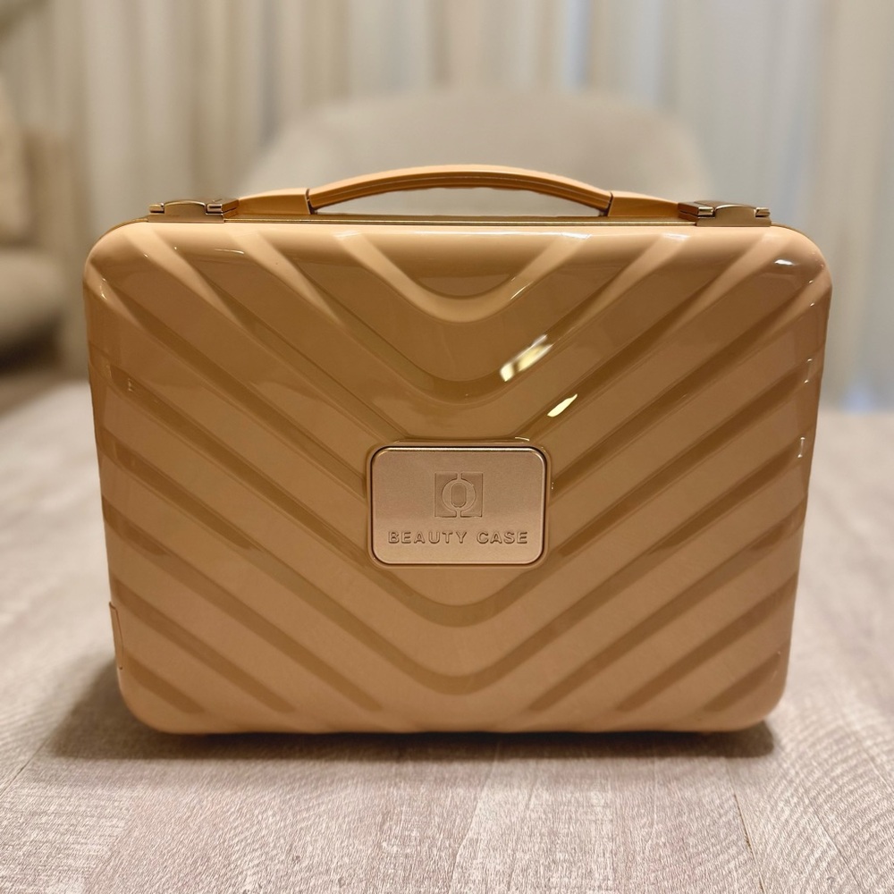 BRAND NEW Peach Beauty Travel Case / Makeup Box with 3 temp LED Lights